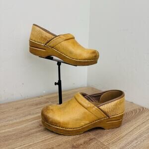 Dansko Honey Leather Professional Clogs Women’s Size 7.5
